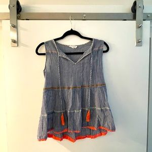 Cute, flowy top with adorable stitching and colors.